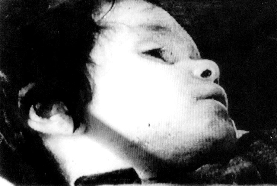 LES VIVANTS ET LES MORTS