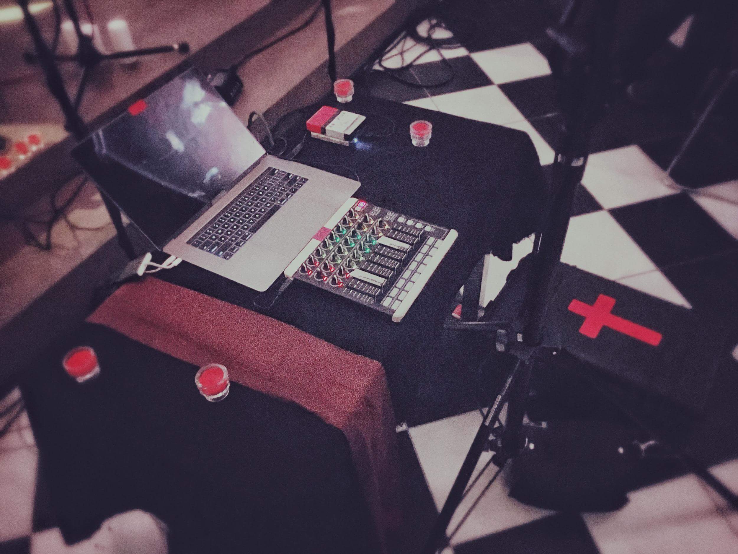 HATIS NOIT AT ELEVATE